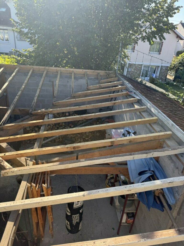 Extension de maison : couverture & charpente