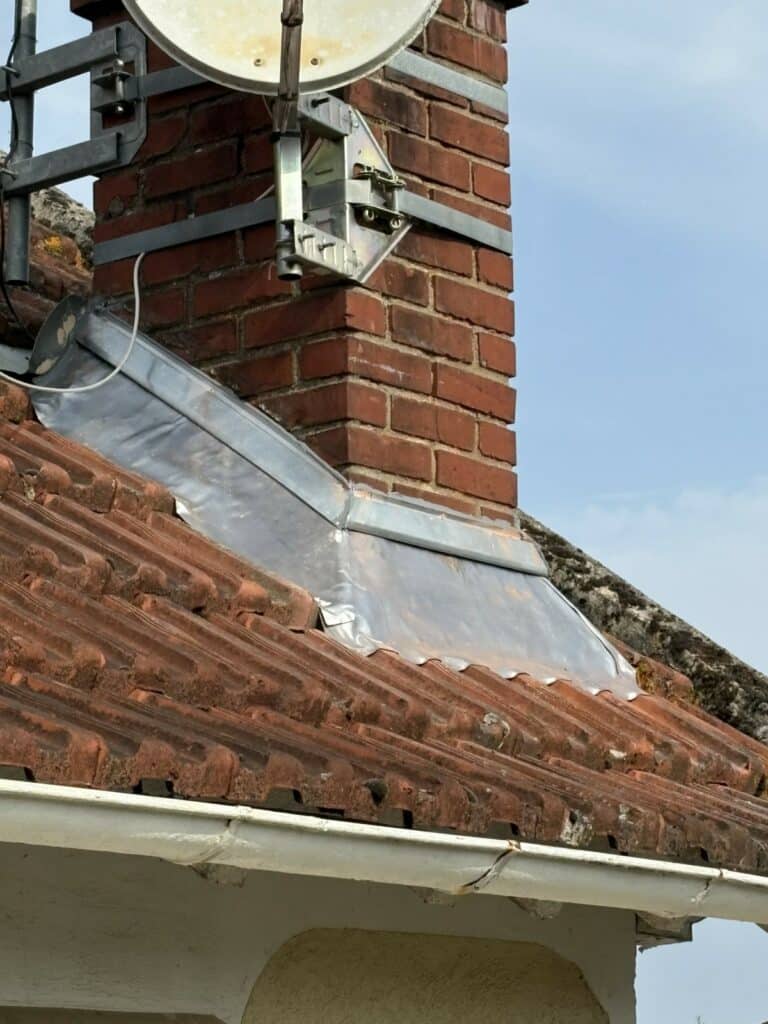 zinguerie sur toiture : embase de cheminée par Djesley Couverture, couvreur 91 Villebon sur Yvette