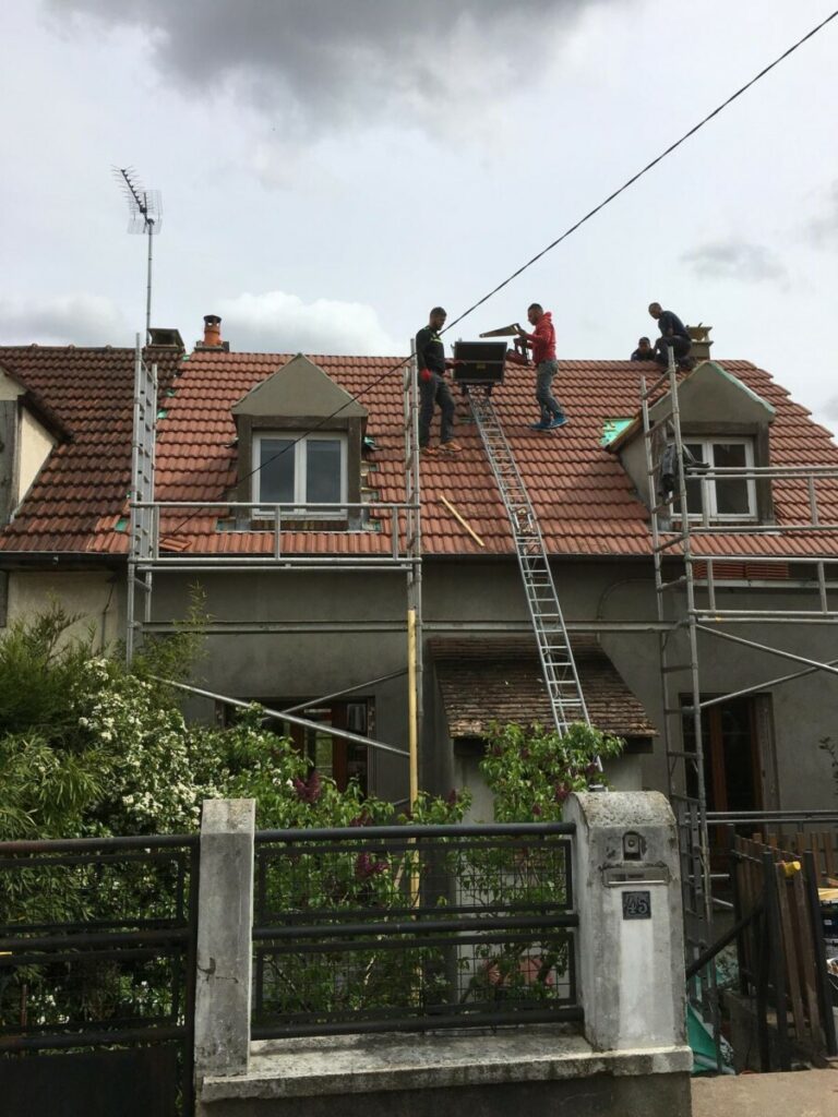 Rénovation toiture dont tuiles faitières& chiens assis  - Djesley Couverture 91