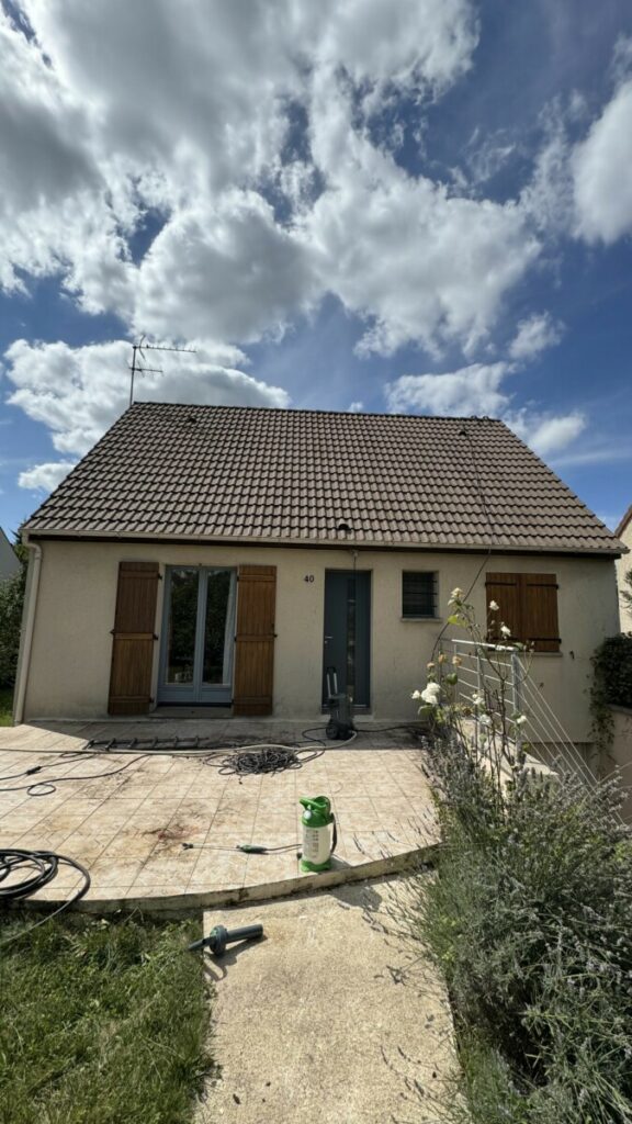 nettoyage toiture 91 Saint Michel sur orge  hydrofuge dalep 2100 appliqué, fin du démoussage nettoyage tuiles