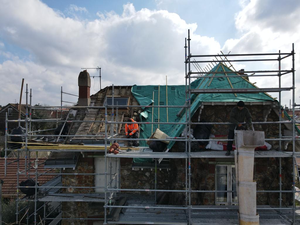 toiture toiture compliquée en rénovation (dont des chiens assis) - en cours